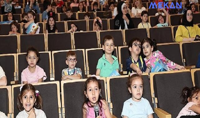 Minikler eleştirel bakış açısı kazanıyor