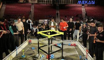 Geleceği Kodlayan Gençler Küçükçekmece’de ‘VEX Robotics Turnuvası’nda Buluştu